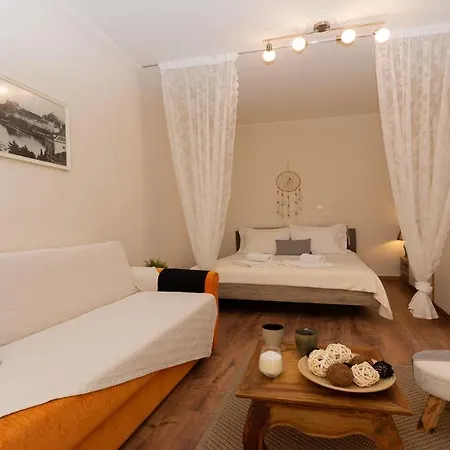 Alex's Cozy Corfu Old Town Apartment