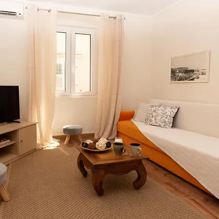 Alex's Cozy Corfu Old Town Apartment *